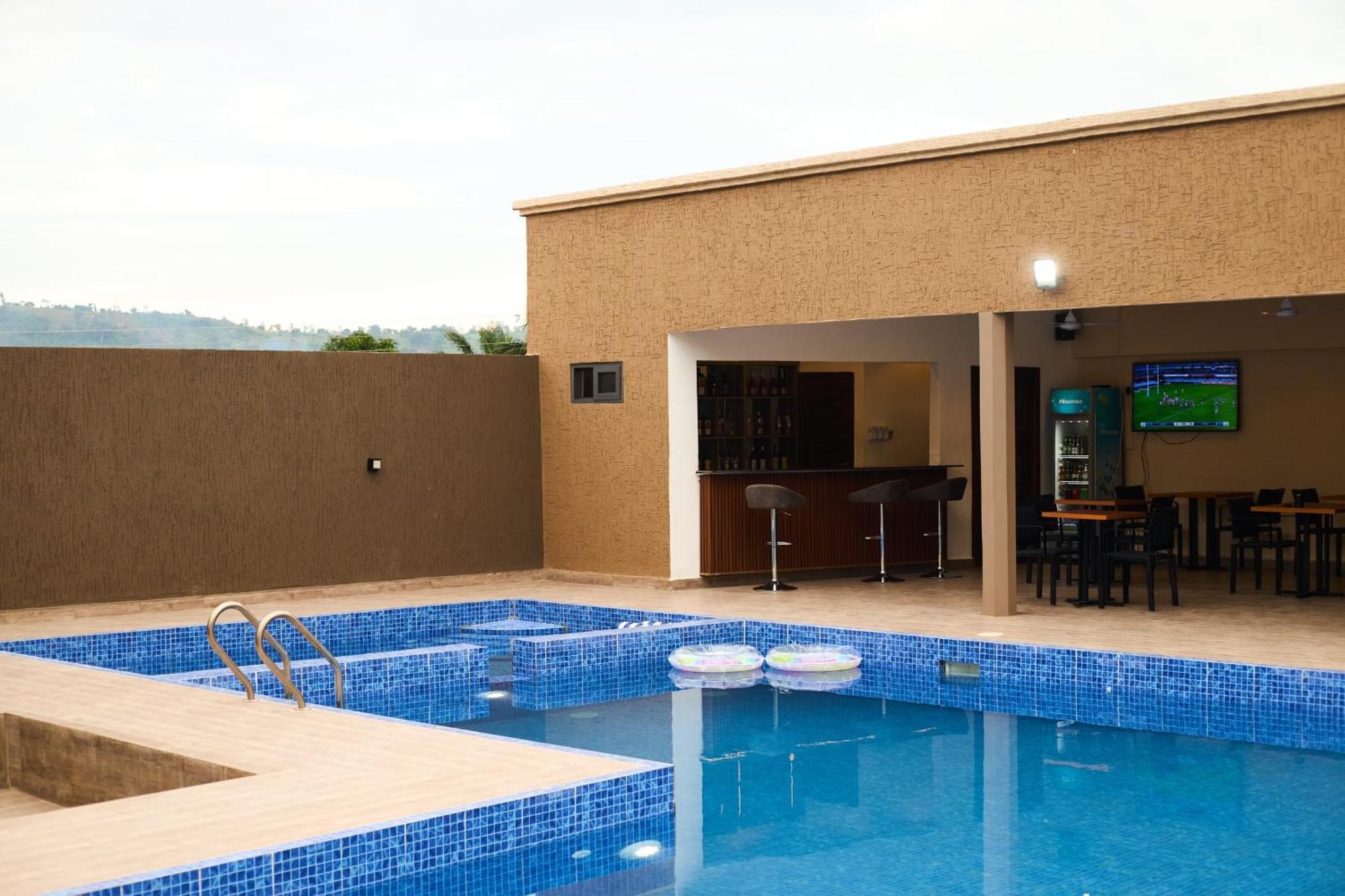 Aiden Homes And Apartments Hotel Koforidua Exteriér fotografie